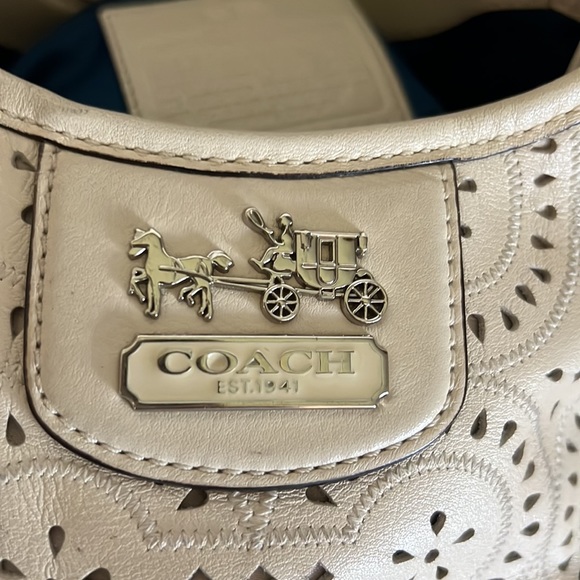 Coach unique patterned cream leather shoulder bag. Turquoise inside. - Picture 7 of 12